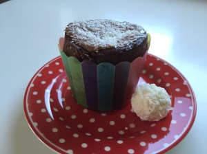saftige Schoko-Muffins mit Kokos-Mandel-Kern